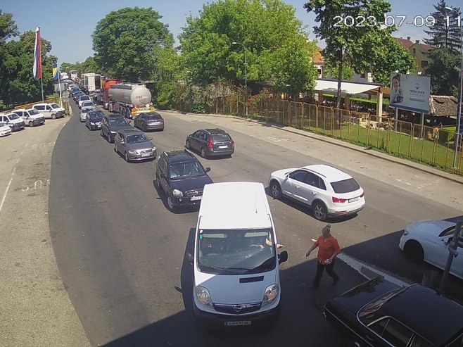 Djevojka iz BiH za 100 evra kupila pečat za pasoš, pala na granici sa Hrvatskom