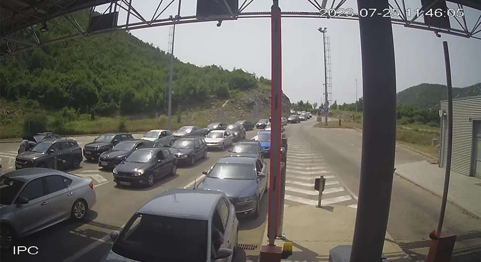 AMS SRPSKE JAVLJA Gužve na prelazu sa Crnom Gorom