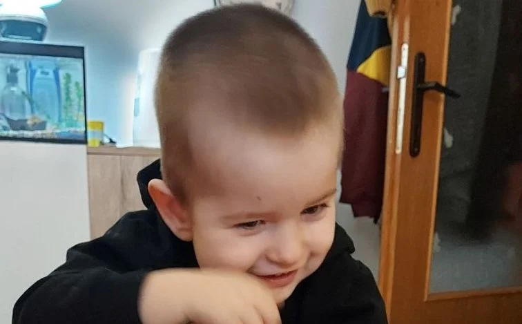 Pomozimo malom Jasminu: Da bi mogao samostalno sjediti i hodati, za liječenje potrebno 2.580 evra