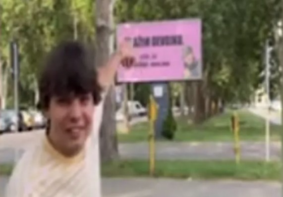 RIJEŠIO DA PRONAĐE LJUBAV Luka zakupio bilbord da pronađe djevojku (VIDEO)