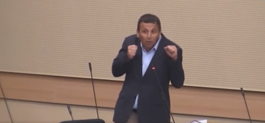 "MORAM K'O HOLYFIELD BITI SPREMAN" Vukanović napravio šou u NSRS pa zauzeo bokserski stav zbog Stevandića (VIDEO)