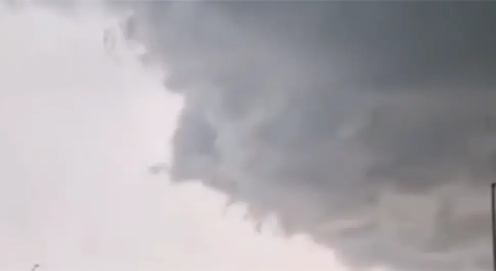 APOKALIPTIČNI PRIZORI Superćelijska oluja stigla i u Srbiju (VIDEO)