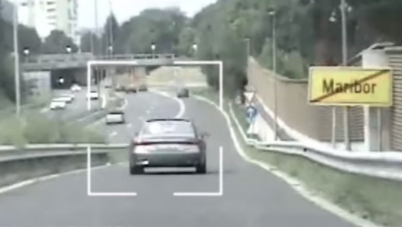 UMISLIO DA JE NA FILMU Pijan bježao od policije vozeći 180 na sat (VIDEO)