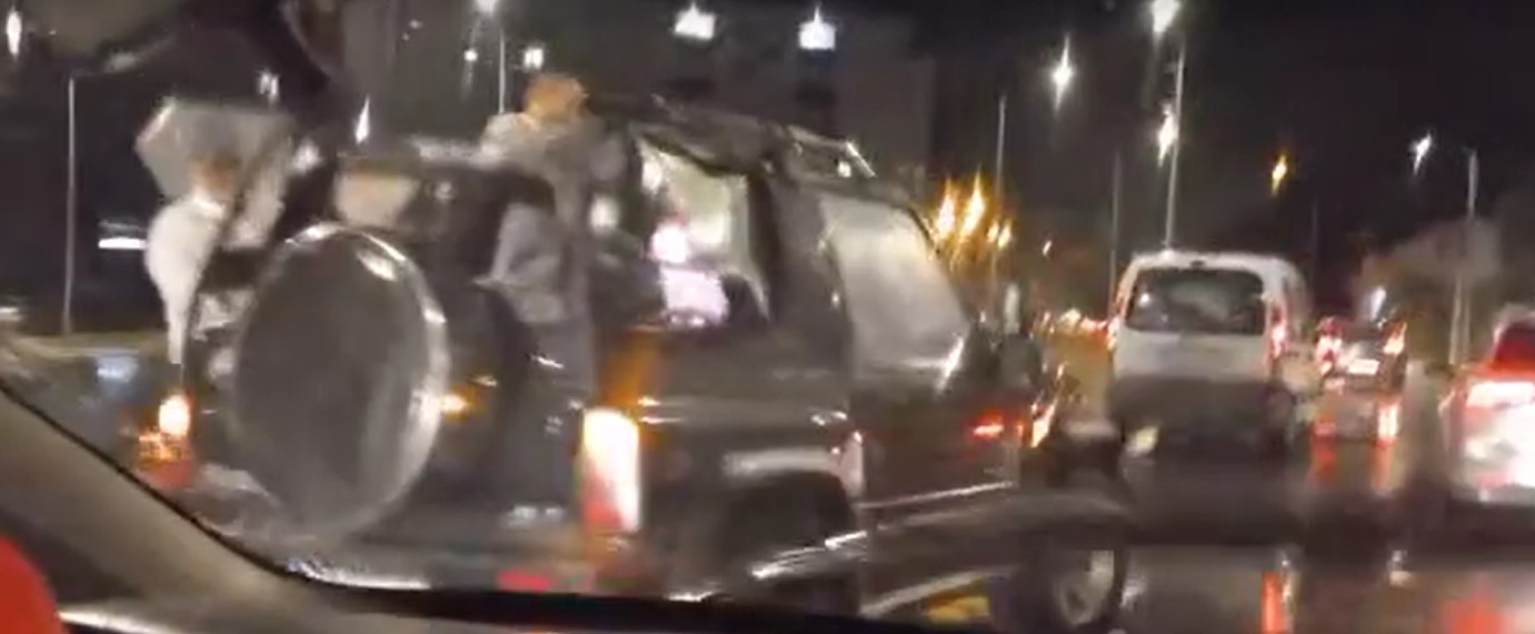 NEVRIJEME U BANJALUCI OTEŽALO SAOBRAĆAJ Nezgoda na Laušu, sudar u kružnom toku (VIDEO)