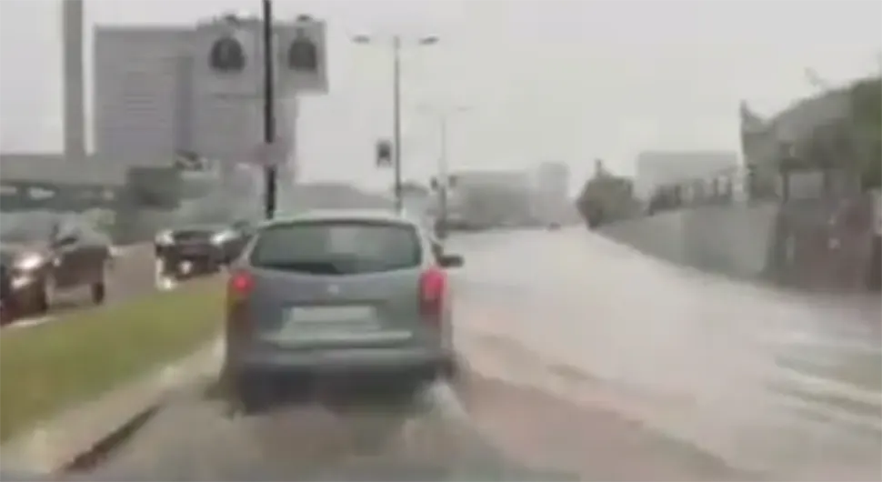 NEVRIJEME U BEOGRADU Dvije osobe spasene iz vozila zaglavljenog u vodi