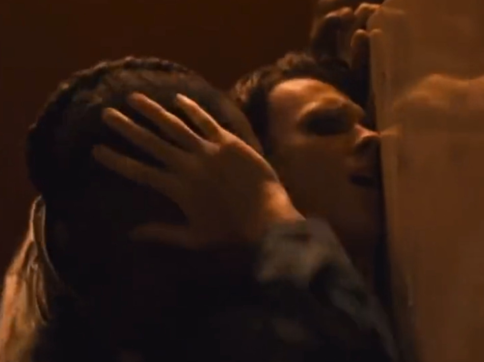 INTIMNE SCENE SLAVNOG GLUMCA S MUŠKARCEM NAPRAVILE HAOS! Skandal zbog snimka iz kupatila (VIDEO)