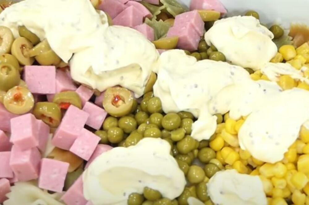 OVA SALATA SE JEDE ISKLJUČIVO KADA SU VELIKE VRELINE Uz nju vam klima ne treba, rashlađuje bolje od ijedne
