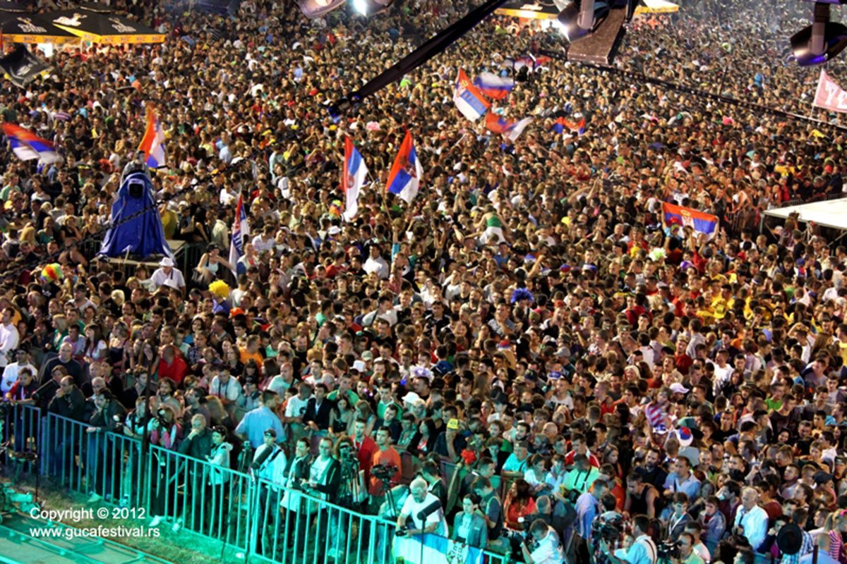 ULICE PULSIRAJU EUFORIJOM Počeo Guča festival, poznato i koliko dana traje