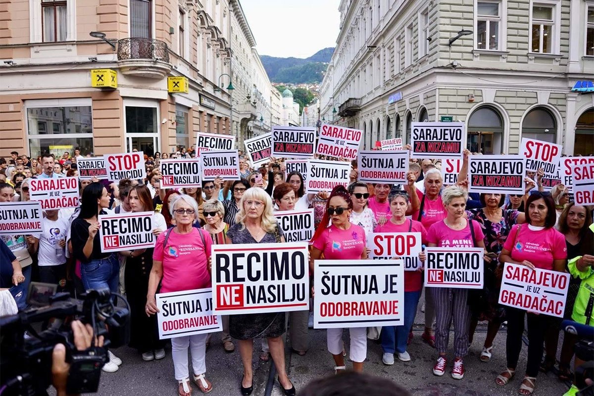 RECIMO NE NASILJU Protest u Sarajevu nakon stravičnog ubistva u Gradačcu: "Stop femicidu"