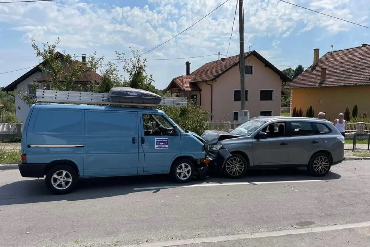 Saobraćajna nezgoda dva vozila u Brčkom