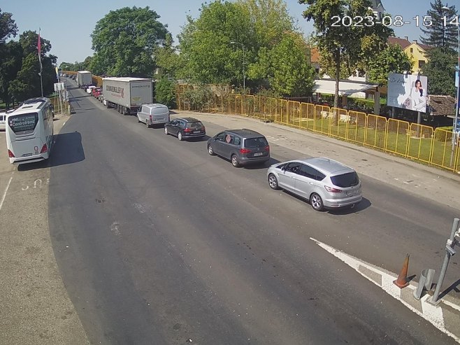 VOZAČI, BUDITE STRPLJIVI Pojačana frekvencija vozila na četiri granična prelaza