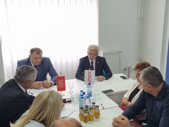 "IMOVINA IZMIŠLJEN PROBLEM" Dodik-Čubrilović: Front odbrane Srpske jak i jedinstven