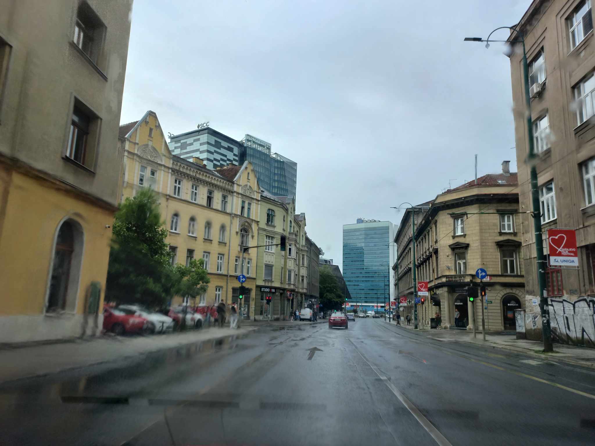 OD CIGARETA BEZ AKCIZA DO KIŠOBRANA Šverceri "ponavljači" ne posustaju pod pritiskom zakona: Prekršajni nalozi u iznosu od 103.000 KM