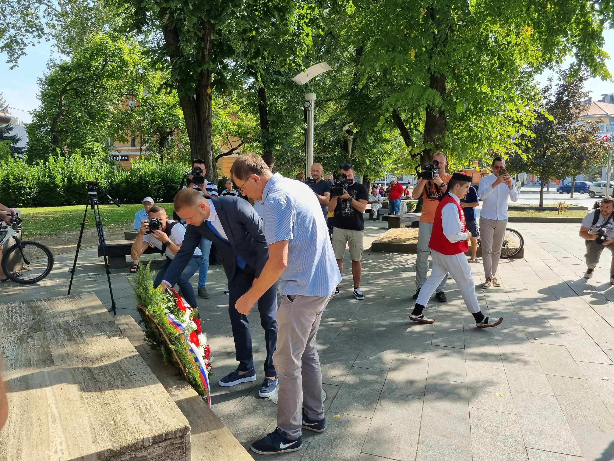 SVEČANO OTVOREN 58. KOČIĆEV ZBOR Stanivuković i ostali zvaničnici položili vijence na spomenik srpskom književniku i narodnom tribunu (FOTO)
