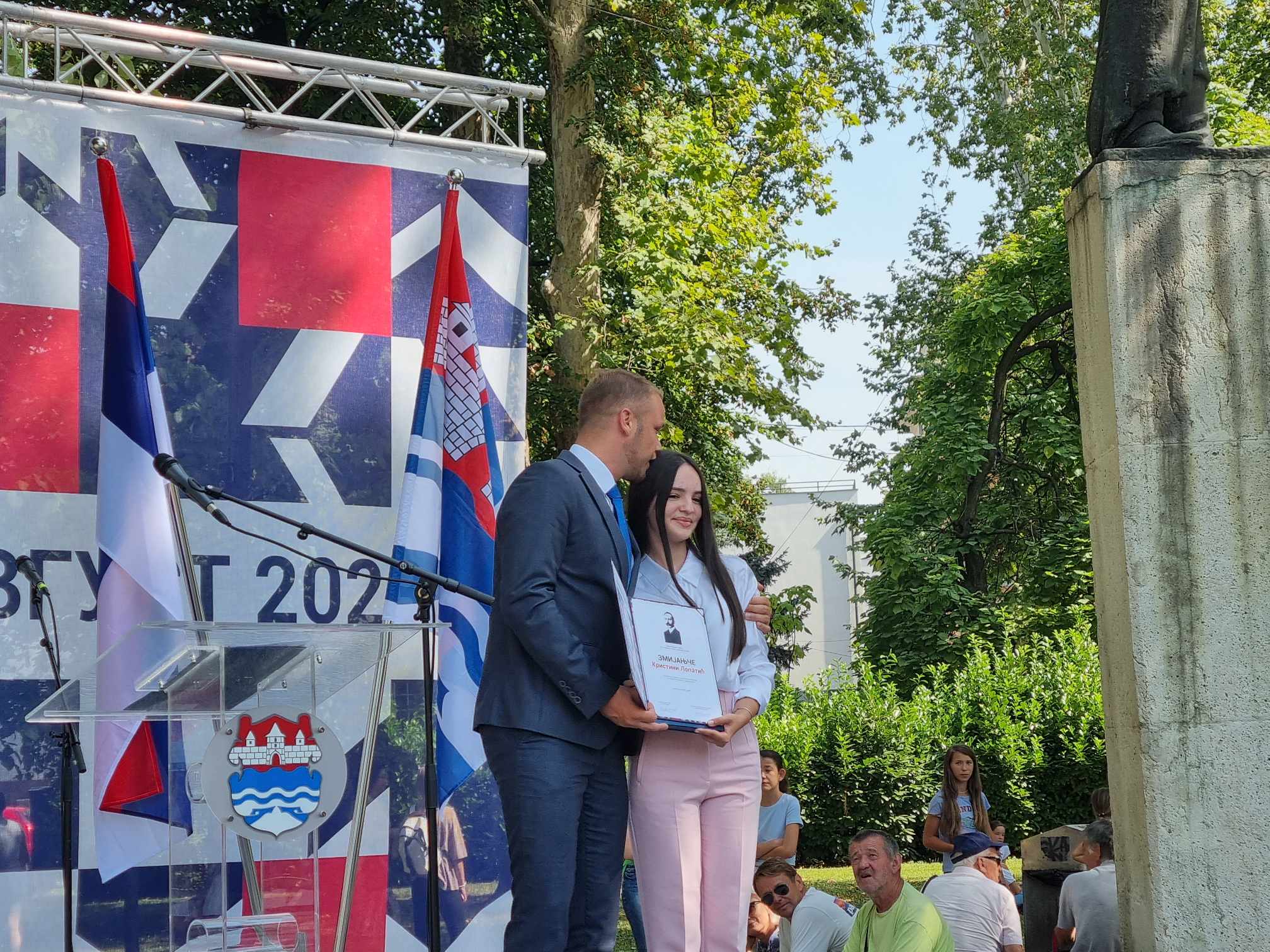 "ČUVAJMO REPUBLIKU SRPSKU" Kristini Lopatić uručena nagrada "Zmijanjče" (FOTO)