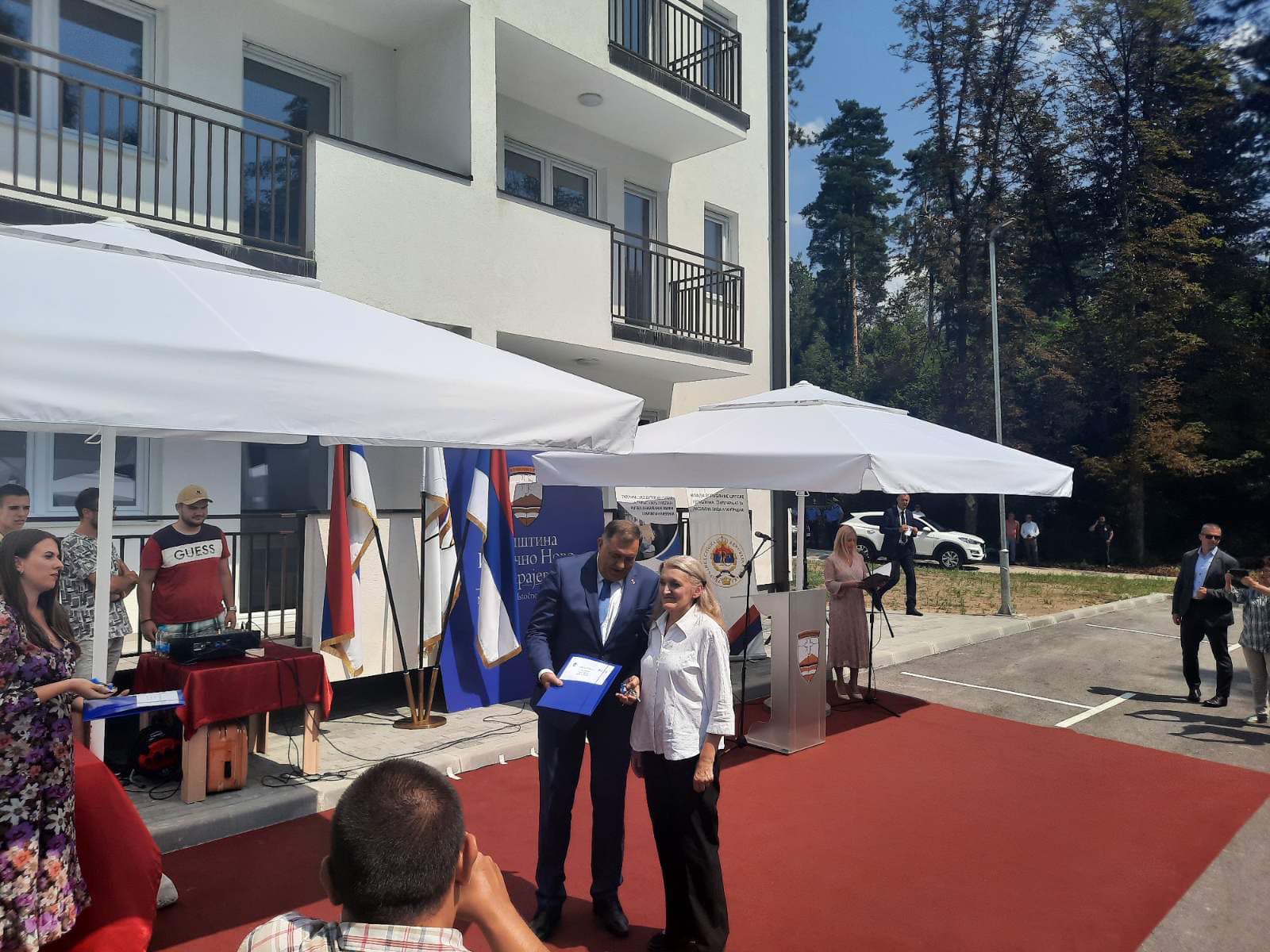 Uručeni ključevi stanova u Istočnom Novom Sarajevu za 23 porodice (FOTO)