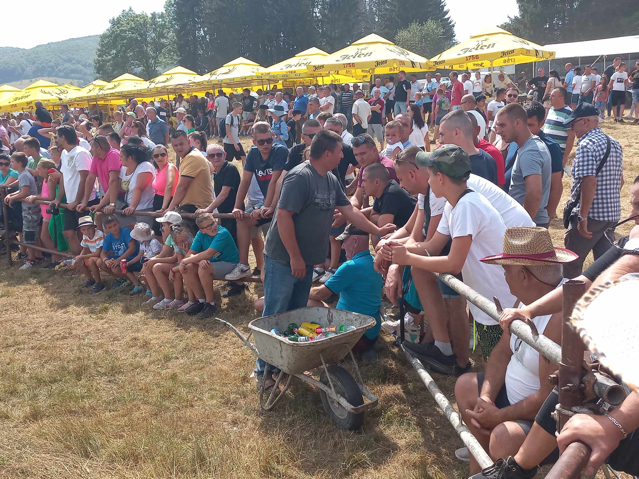 KAKAV GEST! Marku iz Sremskih Karlovca ukrali vozilo na Manjači, pa ga drugari iznenadili