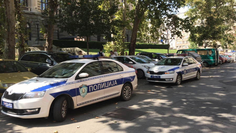 DETALJI STRAVIČNE NESREĆE U SKUPŠTINI Radnik gurnuo glavu u metalnu konstrukciju i pritisnuo pogrešan prekidač (FOTO/VIDEO)