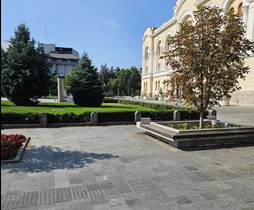 SABLASNI PRIZORI IZ BANJALUKE: Zbor na Manjači ili vrućina? (FOTO)