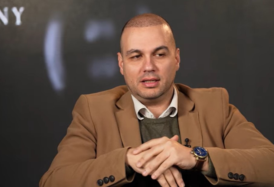 HITNO HOSPITALIZOVAN! Bojanu Maroviću pozlilo, pa se srušio na bini!