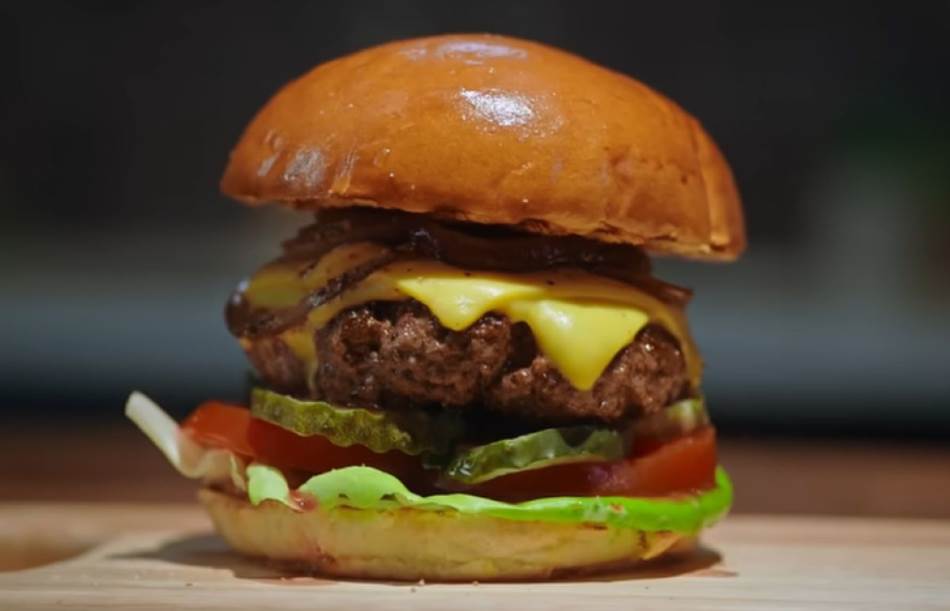 NAPRAVITE NIKAD BOLJI BURGER Jednostavan recept čuvenog Gordona Remzija će vas oduševiti