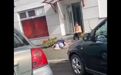 DA LI JE OVO MOGUĆE? Nerealna scena iz Banjaluke: Dvojica nepomično leže, žena sjedi pored njih (VIDEO)