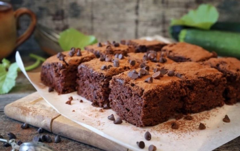KAKAO KOCKE Fini čokoladni desert za čiju sočnost su zaslužne jabuke, sjajan slatkiš za dane posta