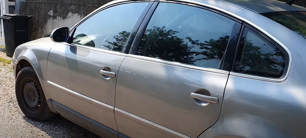 OVIM AUTOM SE MEVLUDIN DOVEZAO ISPRED TAHIRINE KUĆE Zatim je uzeo pištolj i ubio nju, pa sebe (FOTO/VIDEO)