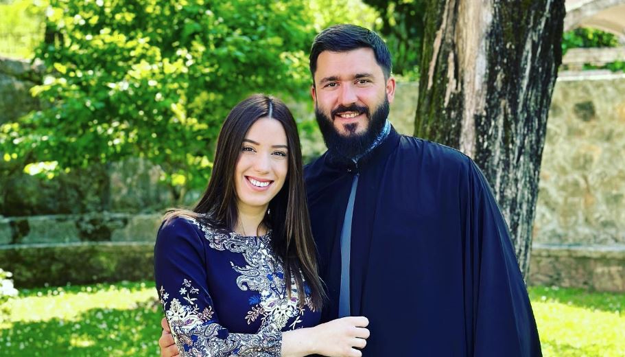 "HVALA SVIMA KOJI SU NAM PRUŽALI MOLITVENU PODRŠKU" Porodila se Danica Crnogorčević, sinu dala ime velikog svetitelja (FOTO)