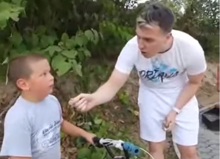 OVAKO SE VASPITAVA DIJETE Dječak Nenad "otkačio" influensera Chodu: Neću pare, ne znam ja ništa, meni si nepoznat (VIDEO)