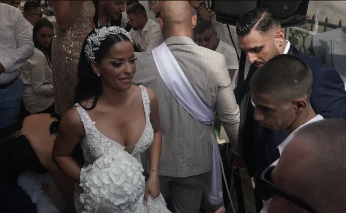 EVO MLADE! Katarina blista! Pogledajte kako izgleda u vjenčanici, Darko počeo da plače čim ju je ugledao (FOTO)