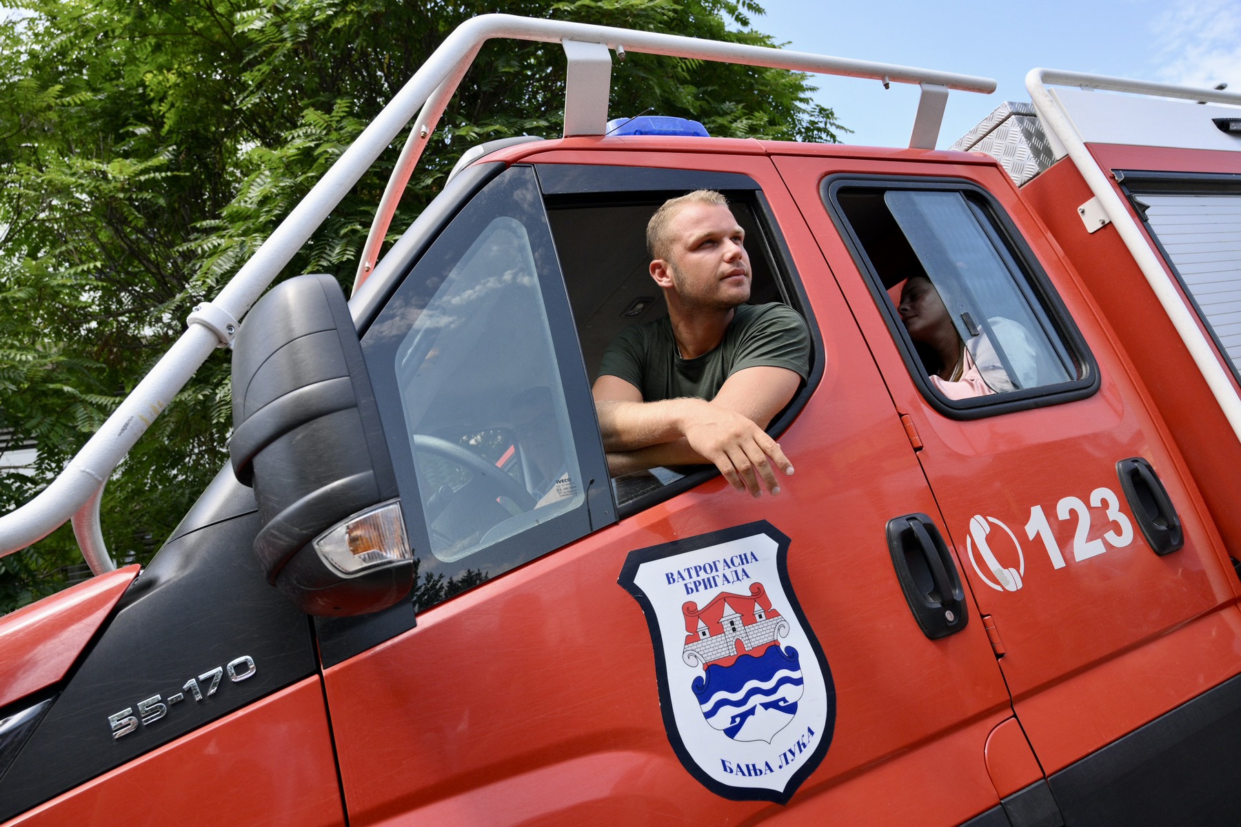 STANIVUKOVIĆ U VATROGASNOM VOZILU Gradonačelnik izmjestio kabinet, poziva ljude da mu se pridruže