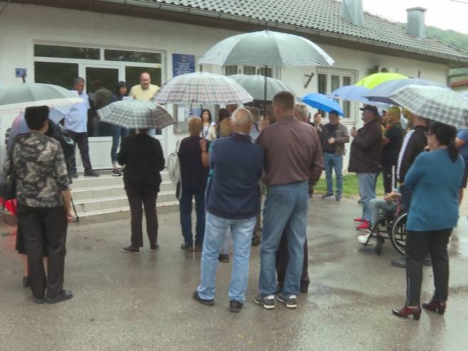 Miran protest mještana Karanovca zbog infrastrukturnih problema