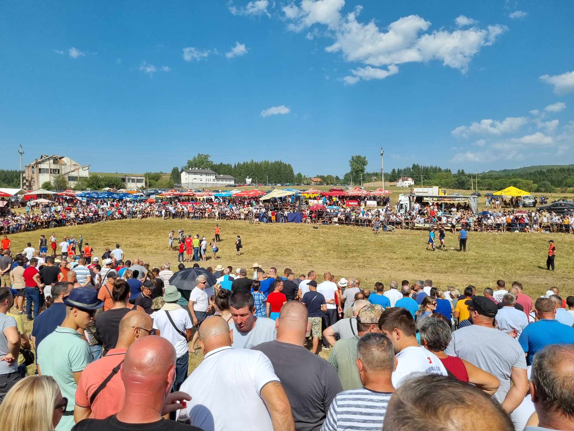 NA KOČIĆEVOM ZBORU OBOREN SVJETSKI REKORD Crnogorac kamenčugu tešku 12 kilograma bacio skoro 15 metara