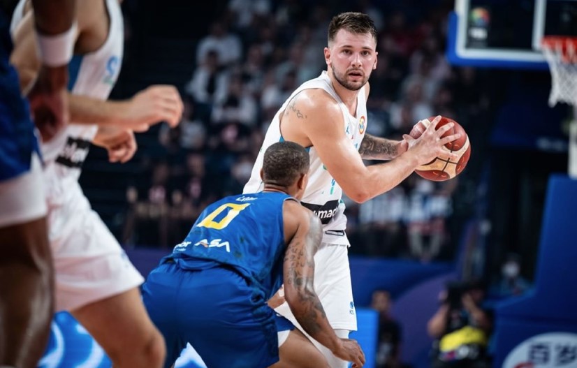 Slovenija sa 3-0 ide u grupu "smrti", novi as Zvezde odveo Brazil dalje
