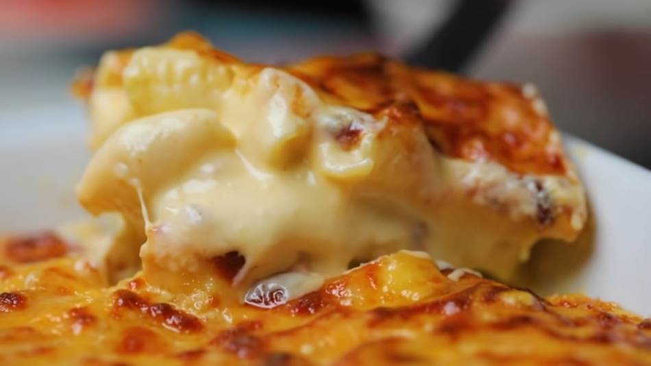 NAJBOLJI RECEPT ZA MAKARONE SA SIROM Popularno jelo sa zlatnom koricom koje se služilo na državnoj večeri