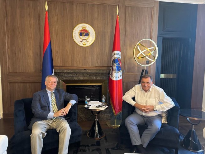 "ODLUČNI SMO" Dodik sa Obradom Kesićem: Unaprijedićemo odnose BiH, Republike Srpske i EU