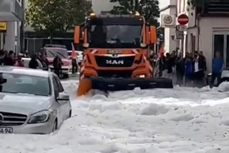 OVO JOŠ NISTE VIDJELI Nevrijeme u njemačkom gradu, ralice uklanjale led sa ulica (VIDEO)