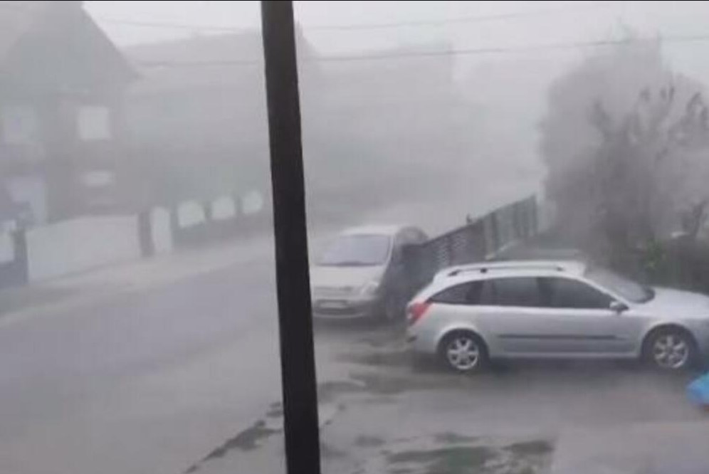 KATAKLIZMIČNI PRIZORI NEVREMENA U ŠAPCU Nevjerovatni snimci širom Srbije, a najgore se tek sprema (VIDEO)