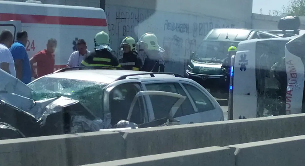 STRAVIČAN EPILOG Težak udes na brzoj cesti Banjaluka-Laktaši, poginulo jedno lice
