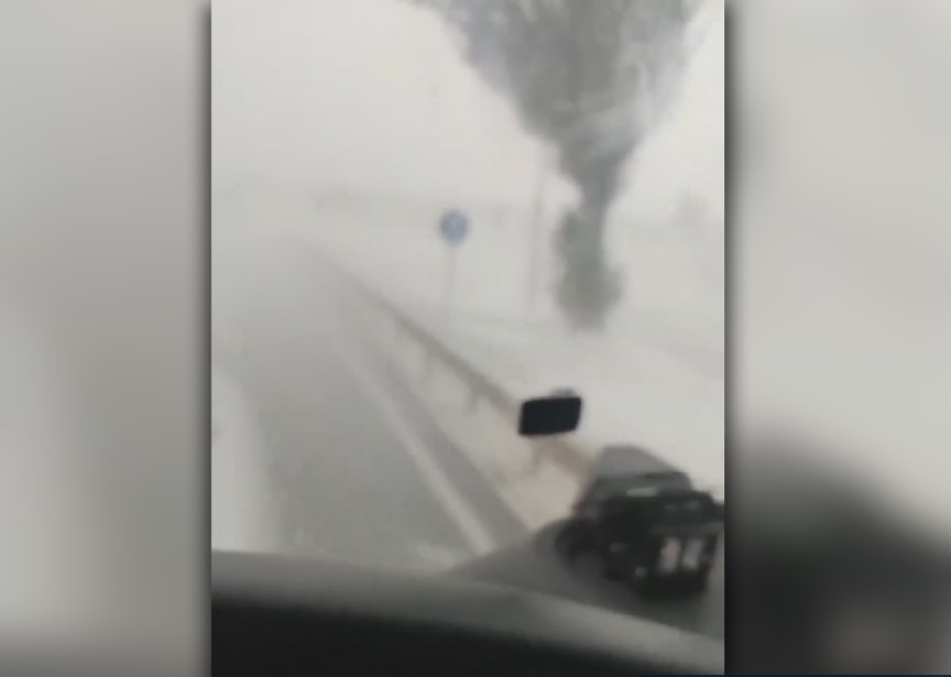 SUPERĆELIJSKA OLUJA UDARILA NA VOJVODINU Jake rotacije kod Novog Sada, Ruma okovana ledom (VIDEO)