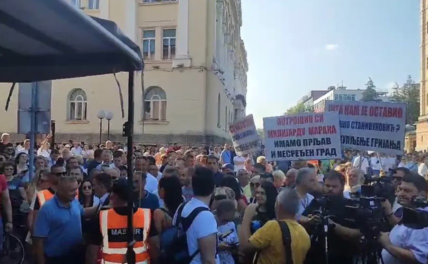"EKSPERIMENT DRAŠKO STANIVUKOVIĆ PROPAO" Protesti zbog poskupljenja parkinga u organizaciji SNSD