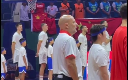 Ovo niste mogli da vidite u prenosu: Saša Đorđević još jednom pokazao koliki je Srbin (VIDEO)