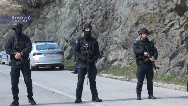 JOŠ JEDNO HAPŠENJE NA KiM Mladić priveden zbog majice sa motivima srpskih manastira