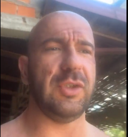 ČEKAM DA NAPUNIM ORUŽJE I IDEM DALJE: Ubica iz Gradačca se snima uživo na Instagramu