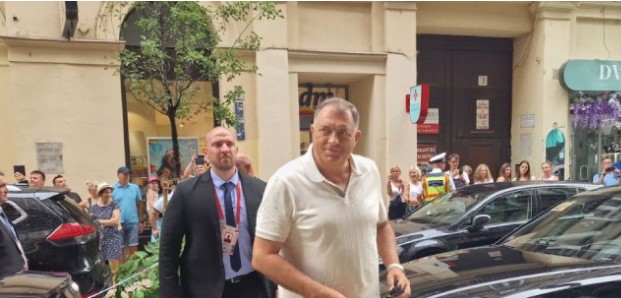 Dodik i Cvijanović stigli u Budimpeštu (FOTO)