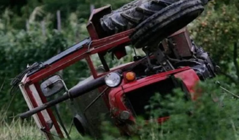 HOROR U KRUPI NA UNI Traktor se prevrnuo na njivi, poginuo vozač