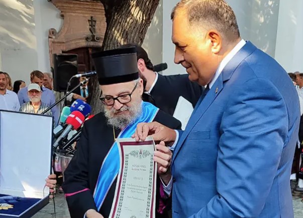 Dodik odlikovao episkopa Lukijana Ordenom Republike Srpske