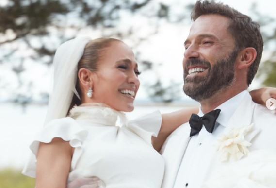 GODINA KRUNISANA STIHOVIMA Dženifer na poseban način obilježila godišnjicu braka sa Benom i stavila tačku na priče (FOTO)