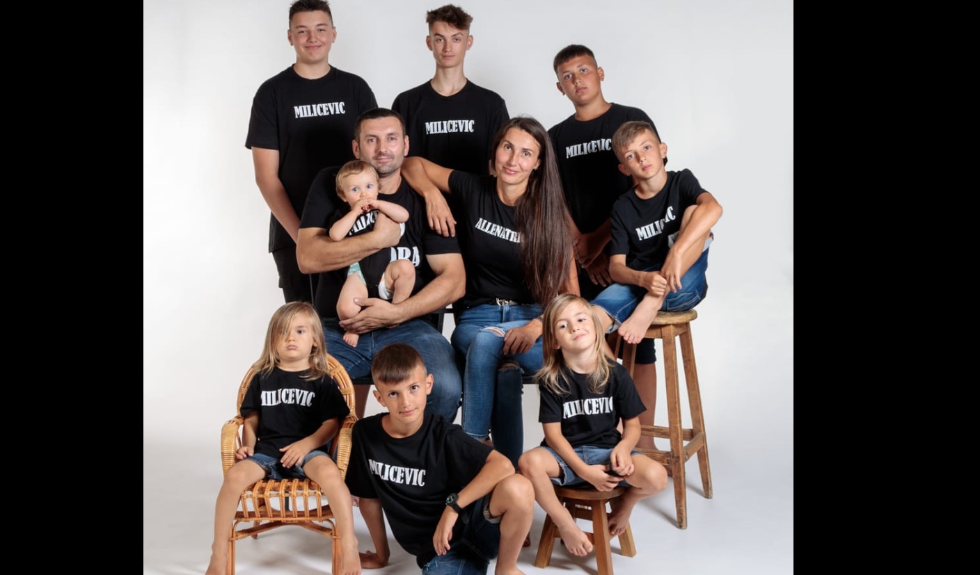 GDJE GOD SE POJAVE PRIVLAČE PAŽNJU Vesna i Slobodan imaju osam sinova, a sad će dobiti i kćerku (FOTO)